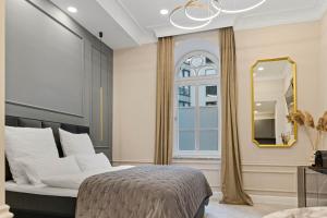 DESIGN Studio I Center I Netflix I Kingbed I NEW