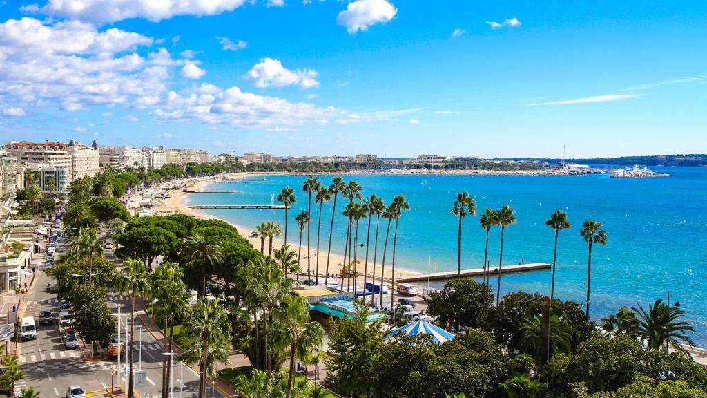 Design studio terrace and beach LIVE IN MARLYNE 107 AVENUE DES PALMIERS LE MARLYNE II, 06400 Cannes