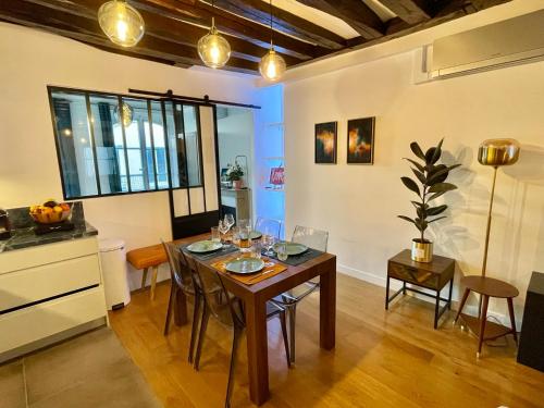 Designer Apartment Tour Saint-Jacques - 1BR 4P