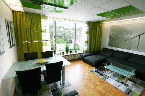 Designerwohnung in Grün mit großer Terrasse