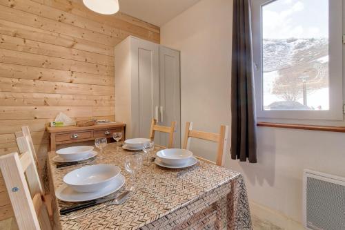 Detente et convivialite au pied des montagnes