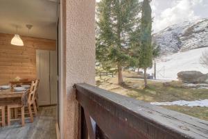 Detente et convivialite au pied des montagnes