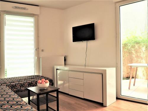 DEUX PIECES AVEC TERRASSE