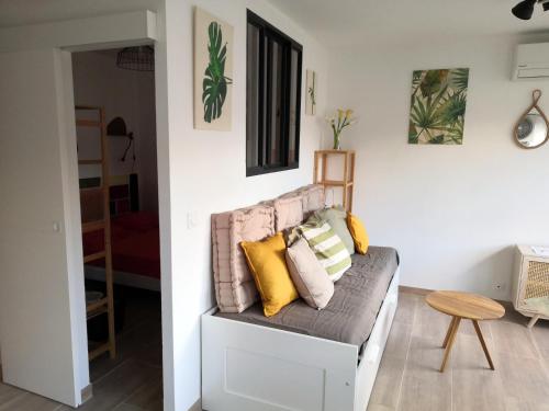 Deux pièces climatisé avec balcon Vieil Antibes