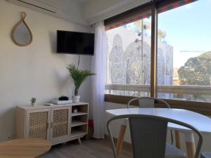 Deux pièces climatisé avec balcon Vieil Antibes
