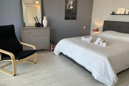 Deux pièces spacieux Place de Gaulle centre-ville d'Antibes avec extérieur