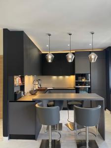 Deux pièces spacieux Place de Gaulle centre-ville d'Antibes avec extérieur
