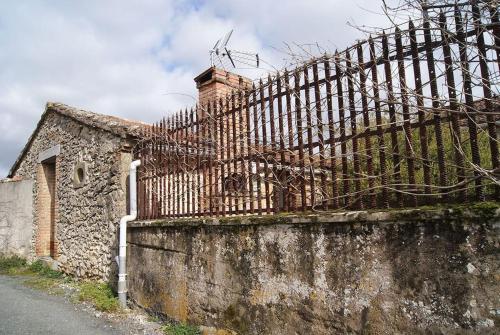 Deux-pièces tout confort dans village très calme