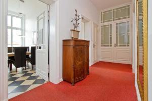 Die Villa, App 1