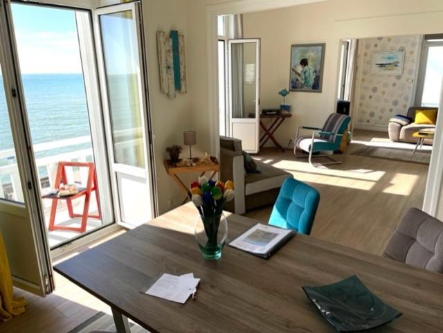 Appartement Digue de Wimereux, appartement face mer, balcons, spacieux 21 Avenue Calain 62930 Wimereux