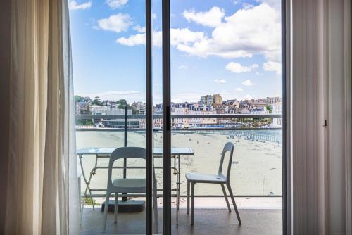 Appartements Appartement Dinard Plage Le Crystal 1103 15 Rue de la Malouine Dinard