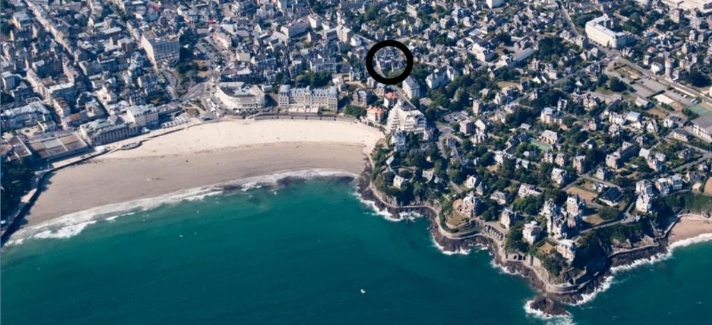 Appartement Dinard: studio à 100 m de la plage de L'Ecluse 1er étage 26 Rue de la Malouine 35800 Dinard