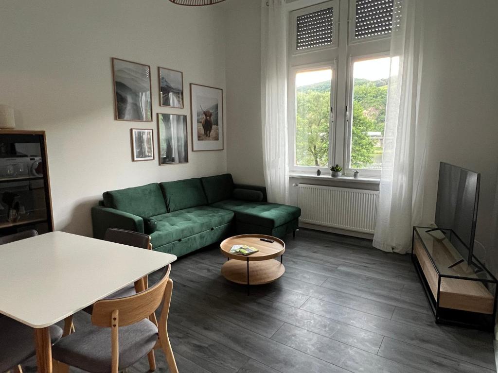 Appartement Direkter Moselblick I Altbau I 4 Personen I Terrasse 9 Am Moselstausee 56858 Sankt Aldegund