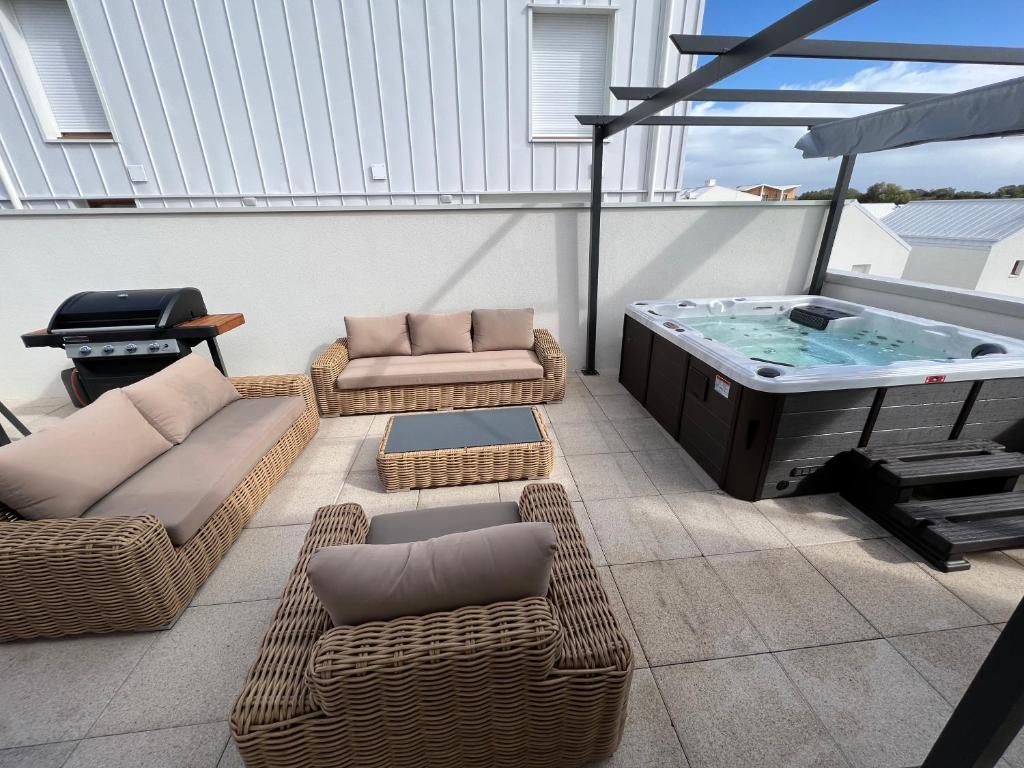 Appartement Disney/Paris -Jacuzzi -3 Bedroom 108 Avenue Marie Curie 77600 Bussy-Saint-Georges