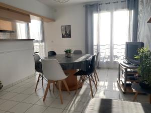 Appartement Disney, sunny comfortable 2 bedrooms family apartment, 8 pers, wifi, NETFLIX 6 Rue d'Ariane 77700 Chessy Île-de-France