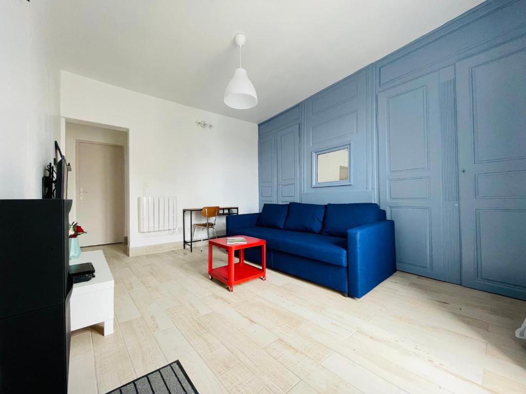 Appartement DnN - Modern chic 1BR # minutes to center Thiers # Wifi, free Netflix and Parking 7 Place de la Mutualité 63300 Thiers