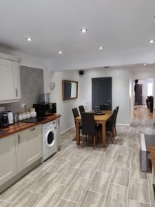 Dobbies Adults Only Boutique Apartment