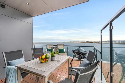 Dock 76 Bridge - Penthouse