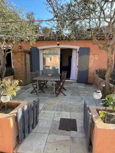 Appartement Domaine au Coeur des Vignes - Bastidon Frédéric Mistral 95 Chemin de Prat-Bourdin Le Plan de la Tour 83120 Le Plan-de-la-Tour Provence-Alpes-Côte d\'Azur
