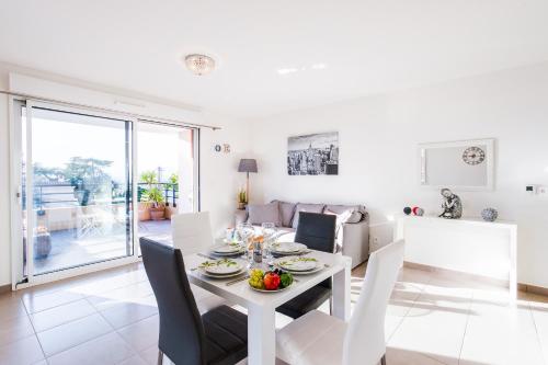 DOMAINE DES ROSES II AP4256 By Riviera Holiday Hom