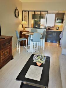 Domaine privé, , piscine, jacuzzi, joli appartement