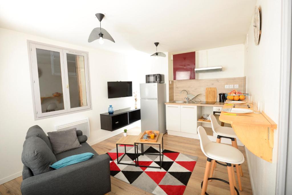 Appartement Dominici 4 - CahorsCityStay-Parking Wifi Netflix 1er étage droite sans ascenseur 63 Rue Dominici 46000 Cahors