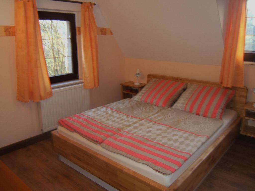 Appartement Doppelzimmer Liliensteinblick 1.OG Bergstraße 10 01814 Bad Schandau