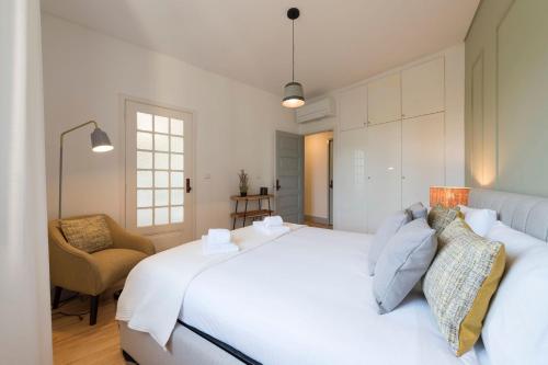 Doura Central w/ AC & Balcony by LovelyStay