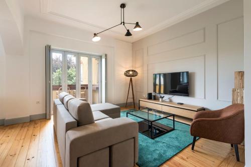 Doura Central w/ AC & Balcony by LovelyStay