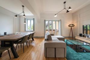 Doura Central w/ AC & Balcony by LovelyStay