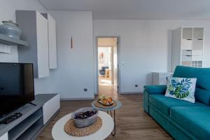 Downtown 1BR Apartment W/ Balcony by LovelyStay