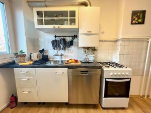 Downtown Apartment by NINJA SPACES - Kingsize-Bett, Küche, Netflix, Terrasse