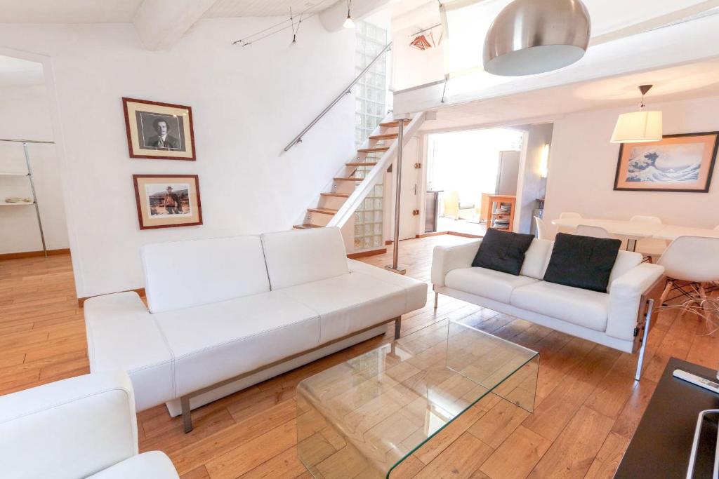 Downtown apartment with beautiful terrace and air conditioning- BENAKEY 2 Rue Vénizelos, 06400 Cannes