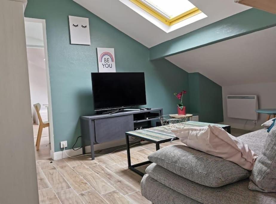 Downtown Deluxe Duplex by Homing
