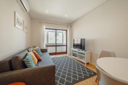 Downtown Design Apartment With Balcony