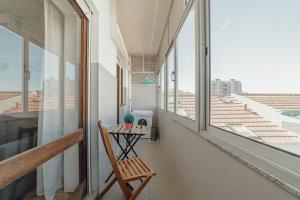 Downtown Design Apartment With Balcony