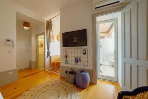 Downtown Modern Studio With Terrace
