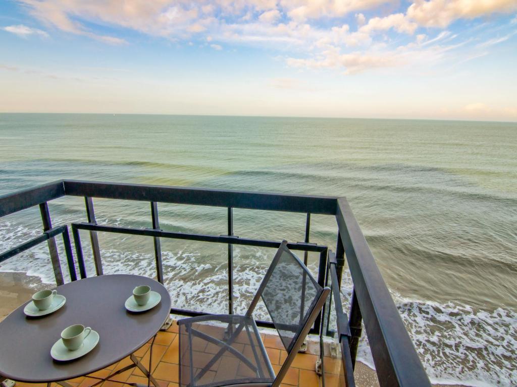 Downtown Porto Relaxed Apartment with Private Yard 4000-119 Porto