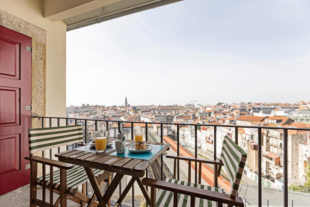 Downtown Studio w/ Gorgeous Views by LovelyStay 137 Rua de Cimo de Vila 3.1, 4000-169 Porto