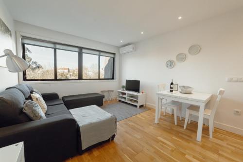 Downtown Stylish Apartment With Garage