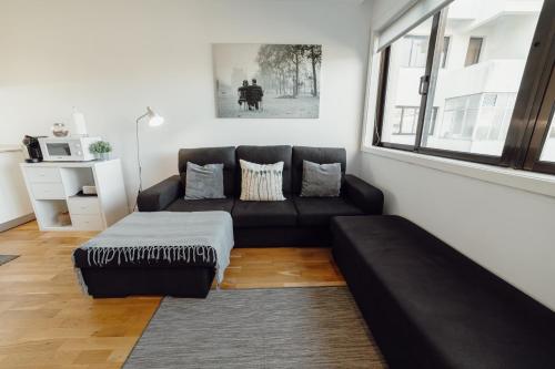 Downtown Stylish Apartment With Garage