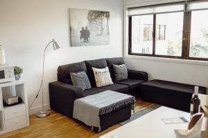 Downtown Stylish Apartment With Garage