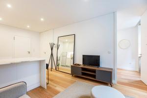 Downtown Wonder Flat w/ AC by LovelyStay