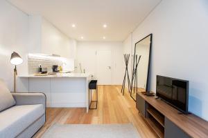 Downtown Wonder Flat w/ AC by LovelyStay