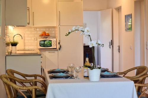 Dowtown Carvoeiro 1BDR Apartment W/ Balcony by LovelyStay