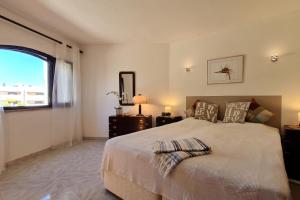 Dowtown Carvoeiro 1BDR Apartment W/ Balcony by LovelyStay