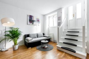 DR APARTMENTS