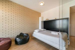 Dragon Stadium Studio w Balcony by LovelyStay