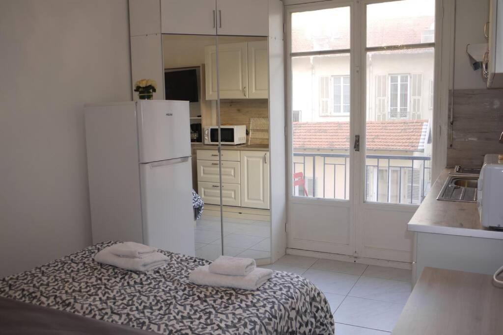 Appartement Dream - a studio flat with balcony at 300m from the beach 2nd floor 15 Rue Andrioli 06000 Nice