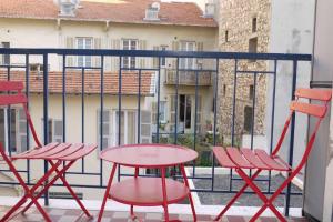 Dream - a studio flat with balcony at 300m from the beach